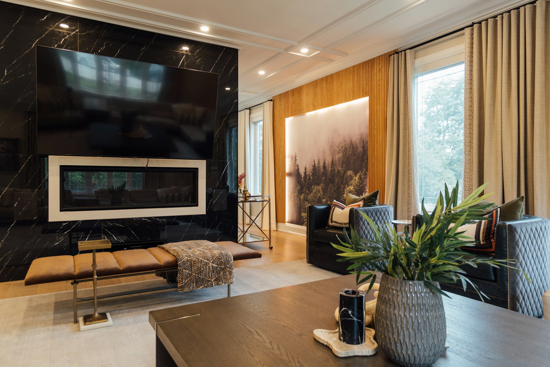Cheminée design dans un salon contemporain